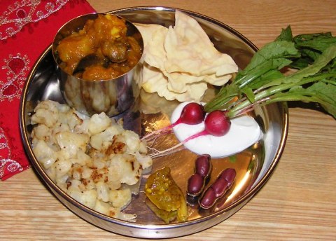 paneer-vegetable butter masala with accompaniments